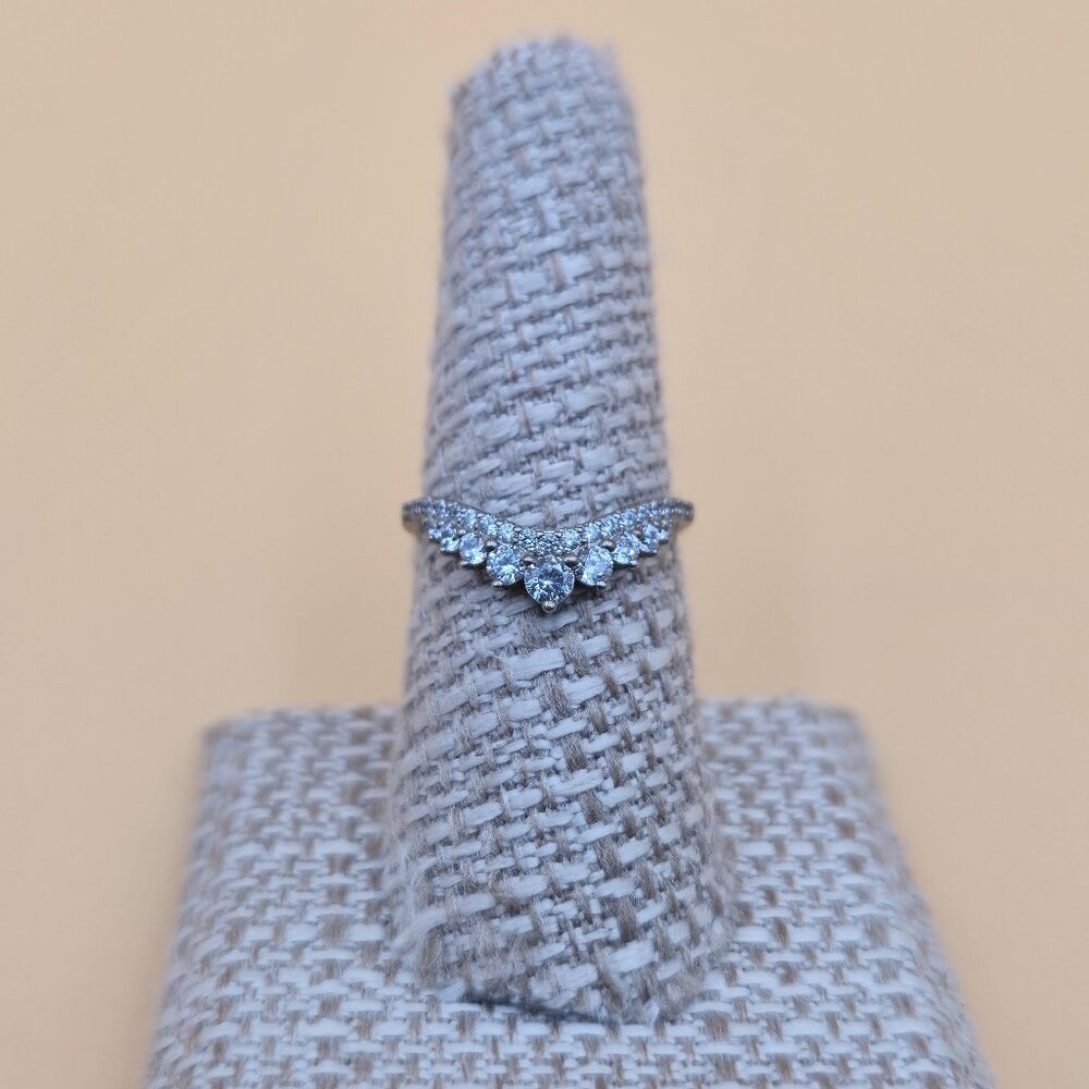 Size 7 Sterling Silver Cluster V Cubic Zirconia Gems Ring A5005